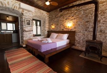 To Petrino allows 18 year olds to book a room