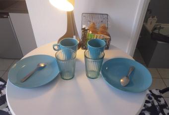 Studio dans r  sidence avec piscine allows 18 year olds to book a room