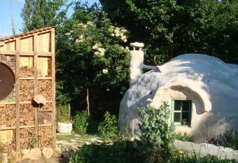 Kerterre des Gallerands allows 18 year olds to book a room