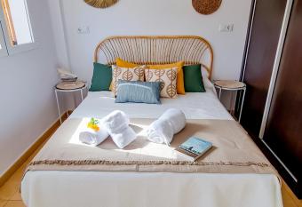 ESTUDIO EN JAVEA SUNNY PORT. LIVE IT COSTABLANCA allows 18 year olds to book a room