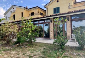 Torre del Gallo has Balcony rooms