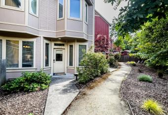 Jackson Creekside has Balcony rooms