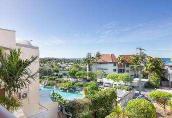 Homely 2 BR Apt at Coolum Beach w Pool has Balcony rooms