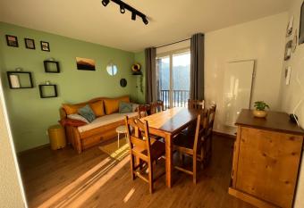 Piste verte    Peyragudes T2 4-6P, proche Loudenvielle allows 18 year olds to book a room