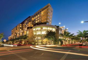 Spacious 2bd 2bth At Midblock has Balcony rooms