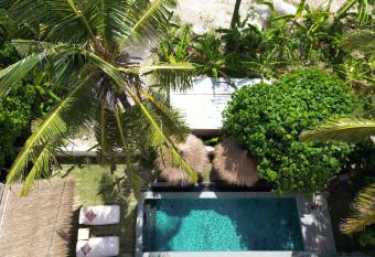 Golden Garuda Cottages has Balcony rooms