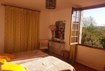 LAUTRE allows 18 year olds to book a room