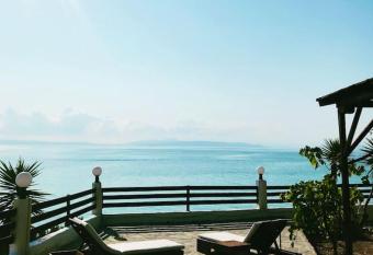 ikia thalassini (beachfront house),Volos,Velanidia has Balcony rooms