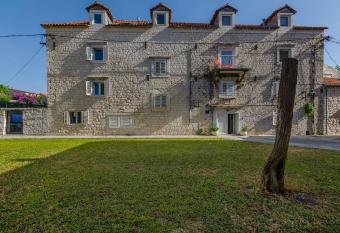 Cozy accommodation Trogir has Balcony rooms