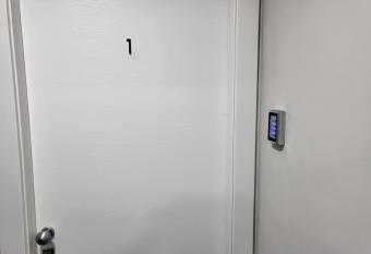 Casa dello stretto has rooms with a private hot tub