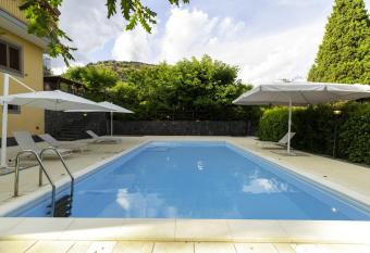 Villa Sara sull etna con Piscina has Balcony rooms
