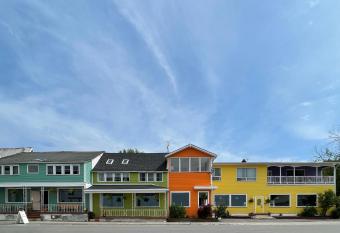 Hotel Wolfe Island has Balcony rooms
