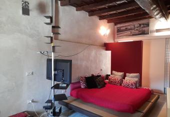 VM Siro Comi has rooms with a private hot tub