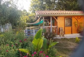 Chambre d h  te dans un magnifique chalet allows 18 year olds to book a room