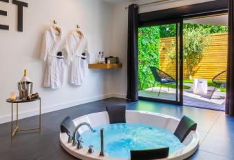 Le Secret - Nuit romantique avec Jacuzzi privatif - Champagne offert - Climatisation allows 18 year olds to book a room