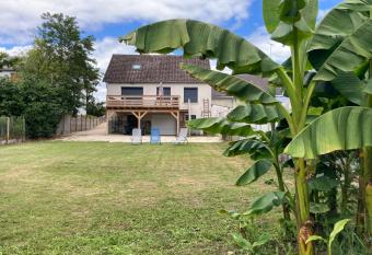 Maison calme proche zoo beauval et chateaux de la loire has Balcony rooms