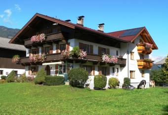 Ehstandhof has Balcony rooms