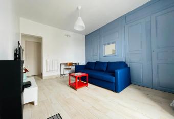 DnN - Modern chic 1BR # minutes to center Thiers # Wifi, free Netflix and Parking has Balcony rooms