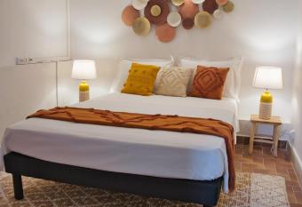 Ravissant T2 de charme    3 minutes de la plage has Balcony rooms