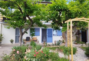 Apartma Salvia-Guest House has Balcony rooms