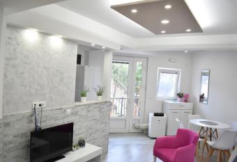 Apartman Maja has Balcony rooms