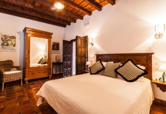 El Secreto del Olivo allows 18 year olds to book a room