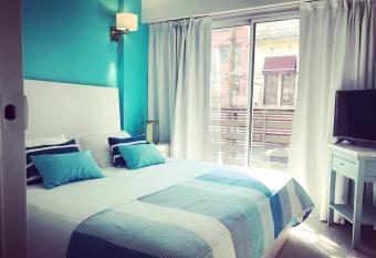 Soho Point Central allows 18 year olds to book a room