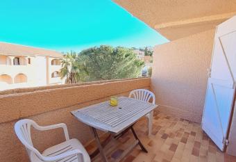 Superbe appartement    deux pas des plages has Balcony rooms