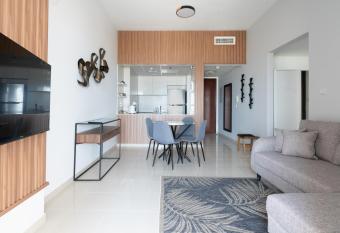 SeaBreeze Apartment - Beachfront & Sea View Al Hamra allows 18 year olds to book a room