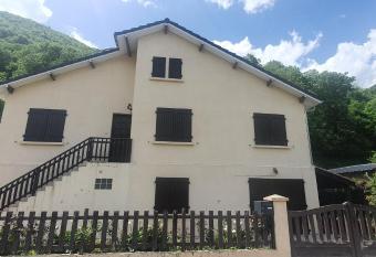 Maison 15 personnes aux pieds des Pyr  n  es has Balcony rooms