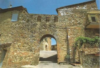 La casa dell etrusco allows 18 year olds to book a room