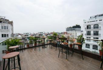 Bia Hoi Corner Hostel & Rooftop Bar allows 18 year olds to book a room