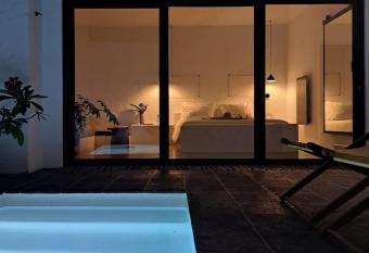 Casa de las Flores - Hotel Boutique Lanzarote allows 18 year olds to book a room