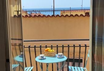 Casa Enza: appartamento a un passo dal mare. has Balcony rooms