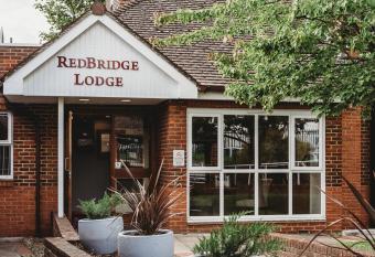 Redbridge Lodge allows 18 year olds to book a room