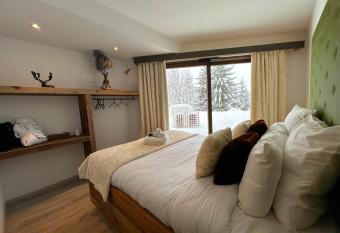 Les Trois Chaufatons - Chalets Boutiques allows 18 year olds to book a room