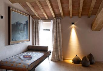 Paradis Agricole has rooms with a private hot tub