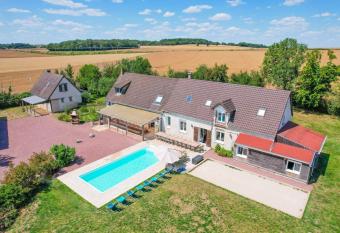 Crazy Villa Le Tertre 28 - Heated pool - Basket - 2h Paris - 44p has Balcony rooms