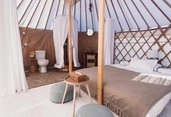 Glamping Iurte Mongole Spiritul Zimbrului has Balcony rooms