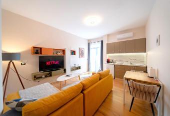 Colorful Comfy Condo CENTRAL Tirana (with Balcony) allows 18 year olds to book a room