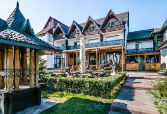 Pensiunea Belvedere allows 18 year olds to book a room