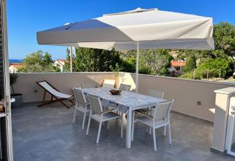 Novo ure  eni apartman sa velikom terasom has Balcony rooms