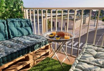 Appartement de 3 chambres avec vue sur la ville terrasse amenagee et wifi a Carpentras has Balcony rooms