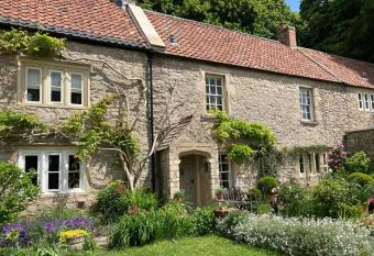 Maplestone allows 18 year olds to book a room