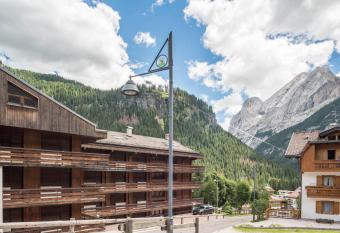 Iris has Balcony rooms