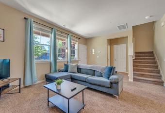 Family and Work Friendly Midtown Sanctuary has Balcony rooms