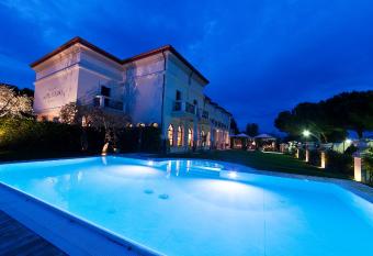 Hotel Ristorante Sogno allows 18 year olds to book a room