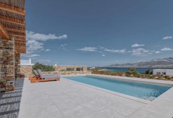 Sorokos Villa Panagia beach has Balcony rooms