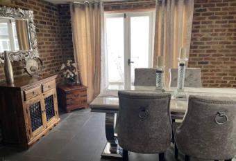 Character Cottage by the Sea has Balcony rooms