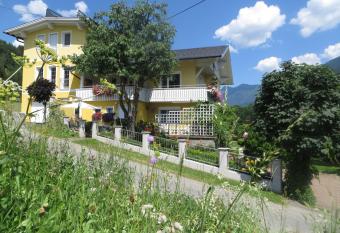 Ferienwohnung Kerschbaumer has Balcony rooms